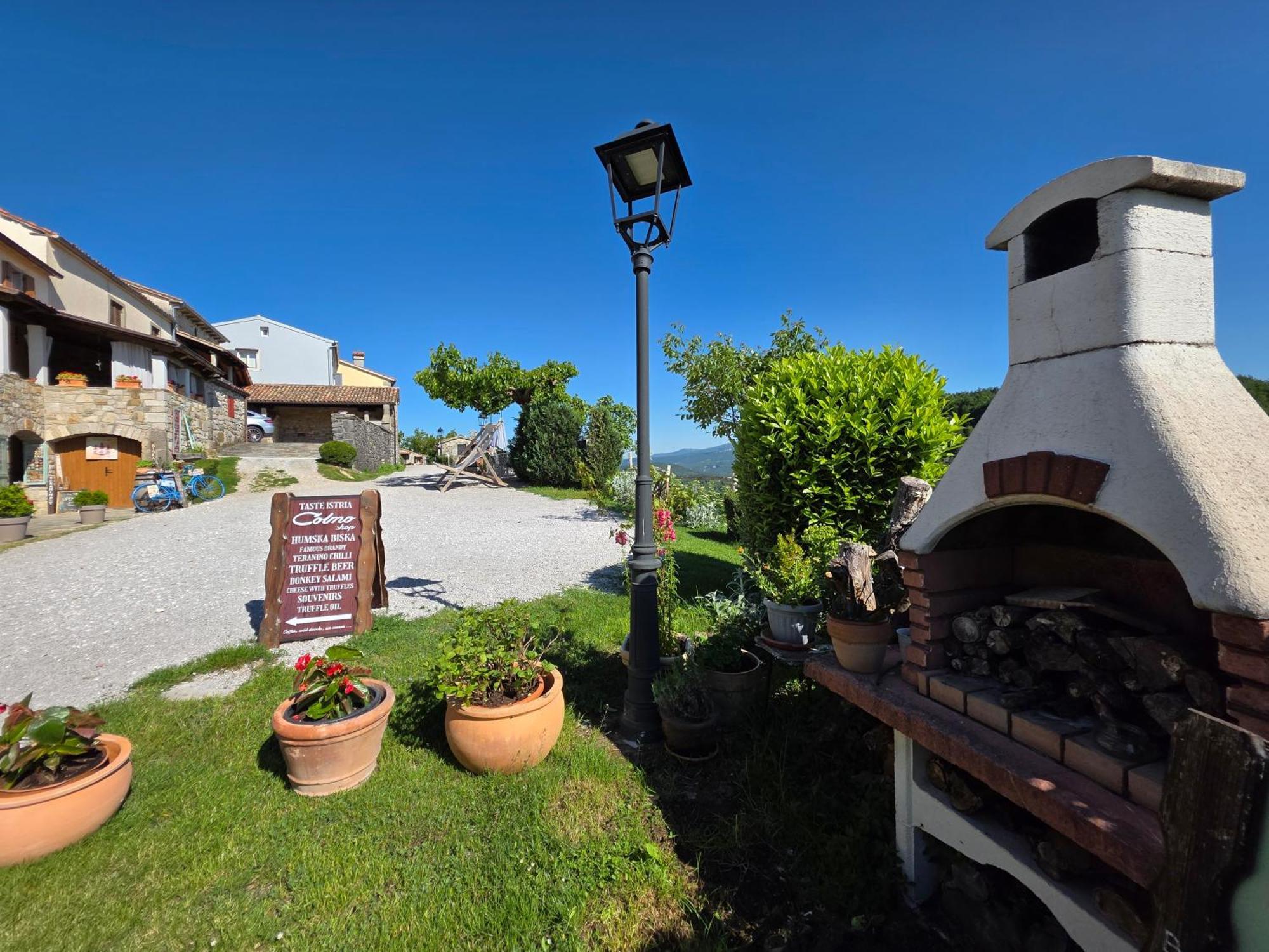 Apartment Hum-The Smallest Town In The World Dış mekan fotoğraf